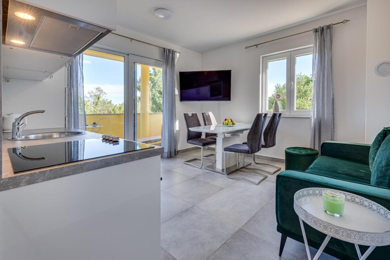 Green Point Paklenica Starigrad Paklenica Ngoại thất bức ảnh